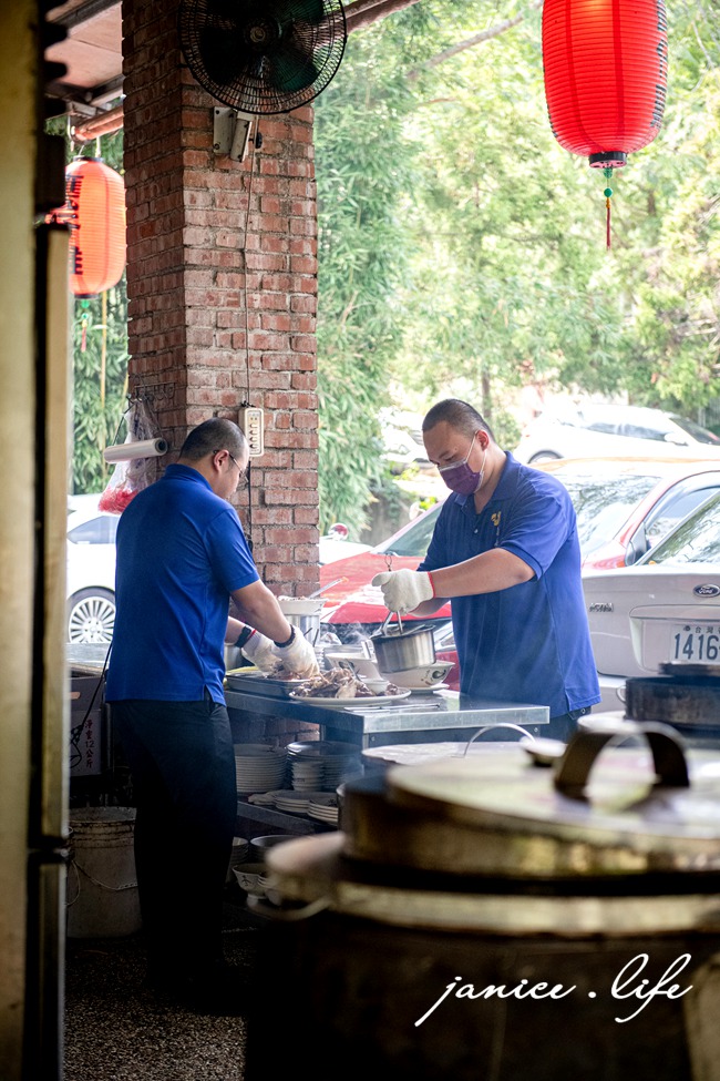 天賜佳雞甕仔雞 天賜佳雞甕仔雞大溪店 大溪人氣美食 大溪熱炒推薦 在地推薦美食 熱門美食 必吃甕仔雞 合菜餐廳 大溪美食 大溪旅遊 桃園市大溪區復興路二段52號 潔妮食旅生活 大溪聚餐餐廳 天賜佳雞甕仔雞菜單