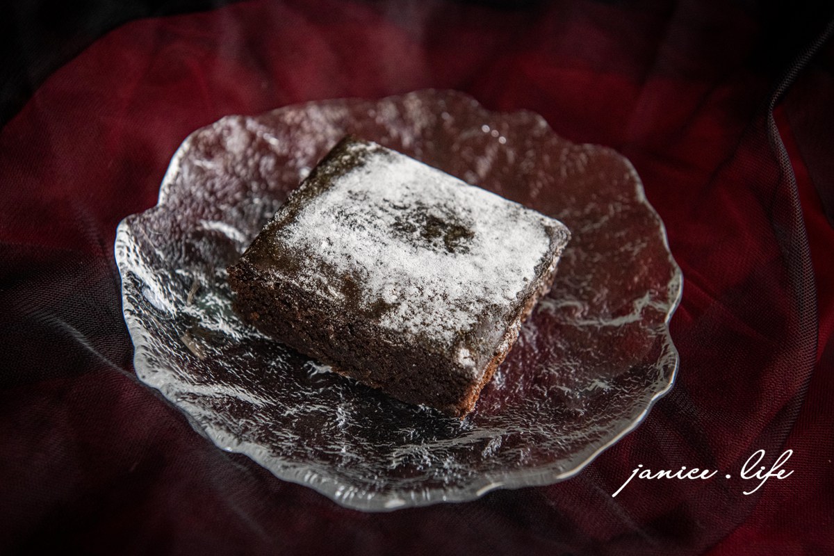 coco.Brownies 可可布朗 彌月禮盒|充滿愛.卻又不會太過甜膩|最道地的美式滋味 - 第14張圖 coco.Brownies 可可布朗 彌月禮盒 彌月禮盒推薦 台北禮盒 台北伴手禮 潔妮食旅生活 布朗尼 彌月蛋糕 台北市大安區羅斯福路三段283巷14弄16-1號 台北市中正區新生南路一段170巷17號 台北市大安區光復南路96巷12號 2025彌月禮盒 布朗尼爺爺禮盒 6入極選之盒 6入布朗尼爺爺禮盒