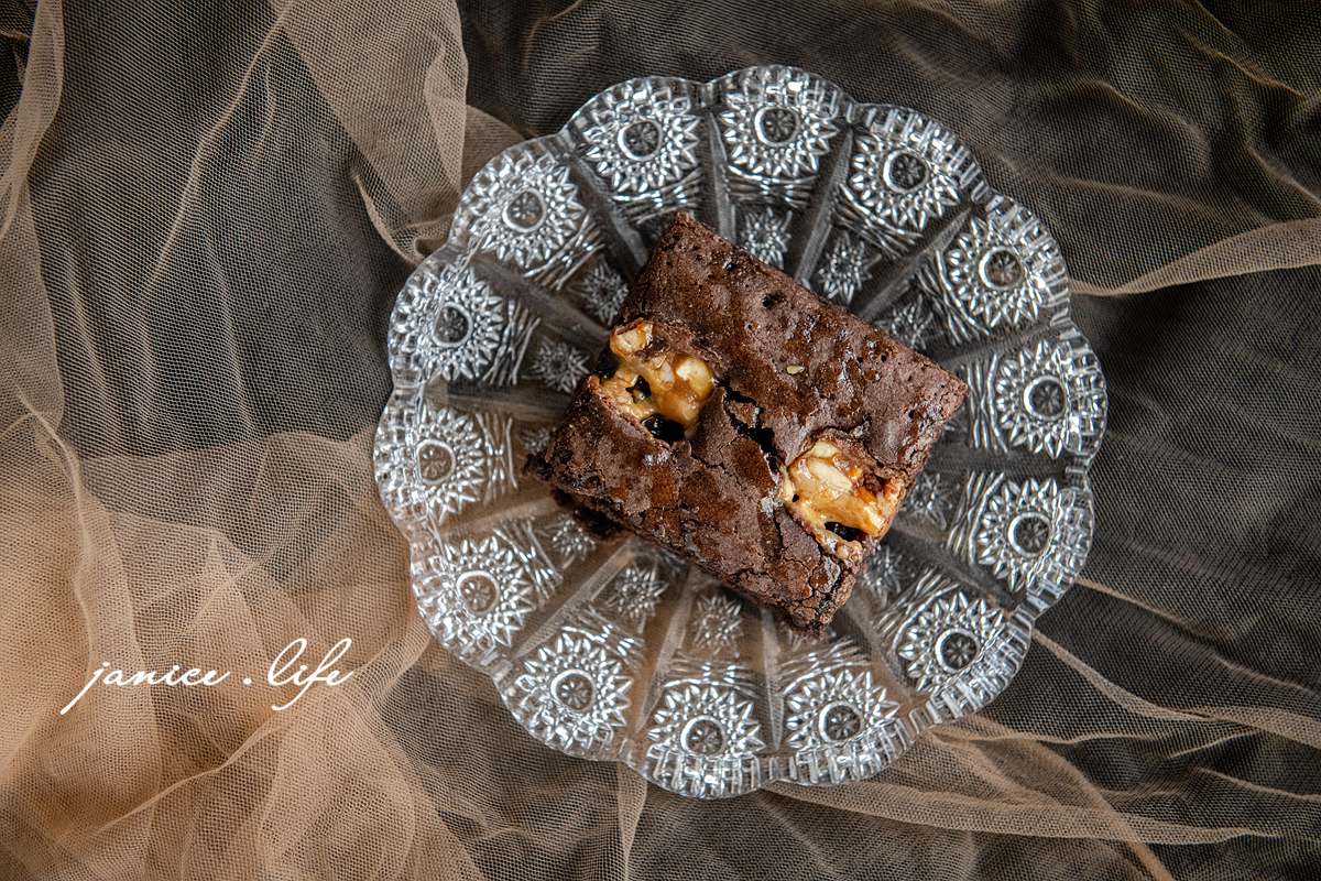 coco.Brownies 可可布朗 彌月禮盒 彌月禮盒推薦 台北禮盒 台北伴手禮 潔妮食旅生活 布朗尼 彌月蛋糕 台北市大安區羅斯福路三段283巷14弄16-1號 台北市中正區新生南路一段170巷17號 台北市大安區光復南路96巷12號 2025彌月禮盒 布朗尼爺爺禮盒 6入極選之盒 6入布朗尼爺爺禮盒