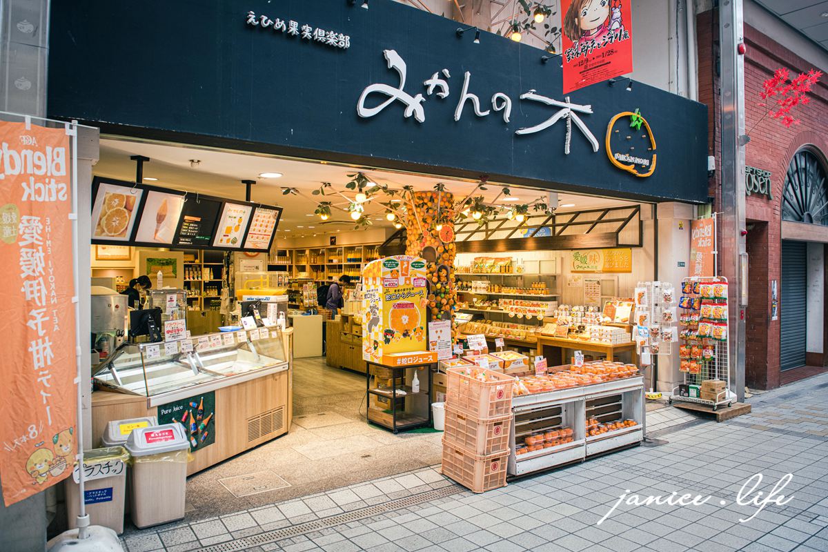 四國愛媛 四國愛媛景點 道後溫泉商店街 道後溫泉駛 少爺機關鐘塔 坊っちゃん列車 カラクリ時計 日本自由行 日本四國自由行 潔妮食旅生活 四國自駕 四國景點 少爺列車 