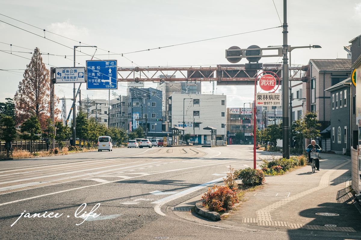 四國愛媛 四國愛媛景點 道後溫泉商店街 道後溫泉駛 少爺機關鐘塔 坊っちゃん列車 カラクリ時計 日本自由行 日本四國自由行 潔妮食旅生活 四國自駕 四國景點
