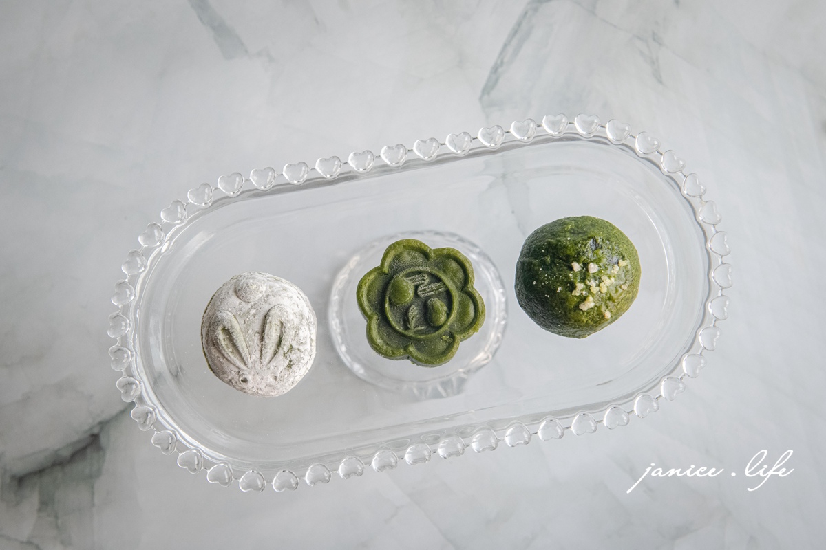 Tu's Town Pâtisserie 兔思糖法式甜點 高雄市苓雅區家齊路29號 翠・抹月果詠 抹茶禮盒 抹茶控 抹茶蜜桃冰皮月餅 抹茶開心果桃山 初檸抹韻大福 翠抹鳳金月酥 深綠抹茶蛋黃酥 中秋禮盒推薦 潔妮食旅生活 抹茶甜點 抹茶 抹茶控