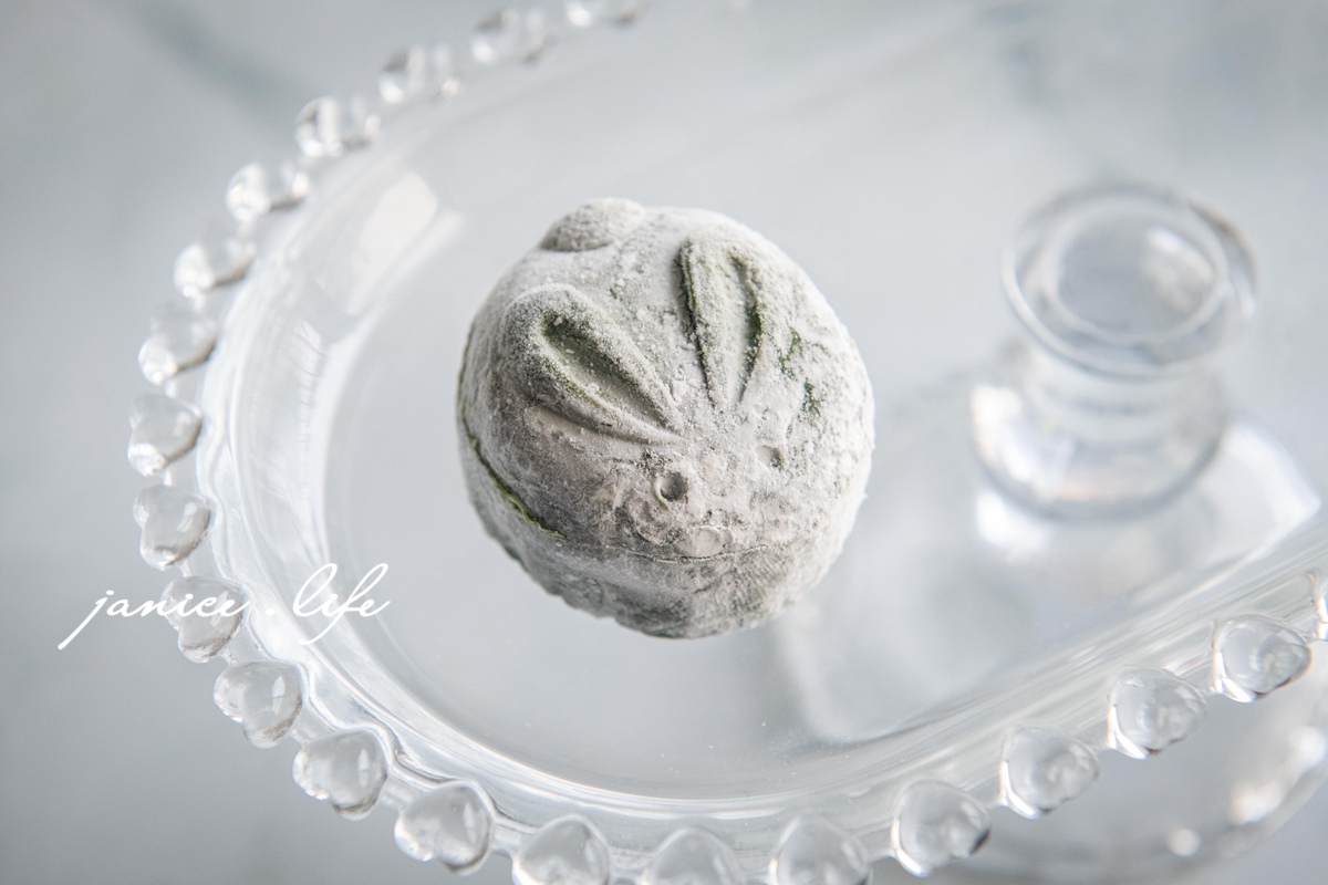 Tu's Town Pâtisserie 兔思糖法式甜點 高雄市苓雅區家齊路29號 翠・抹月果詠 抹茶禮盒 抹茶控 抹茶蜜桃冰皮月餅 抹茶開心果桃山 初檸抹韻大福 翠抹鳳金月酥 深綠抹茶蛋黃酥 中秋禮盒推薦 潔妮食旅生活 抹茶甜點 抹茶 抹茶控