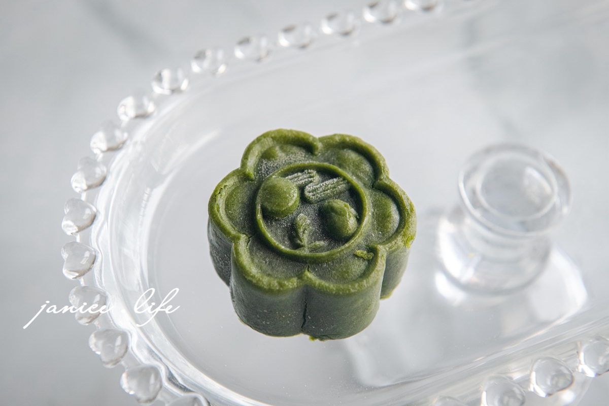 Tu's Town Pâtisserie 兔思糖法式甜點 高雄市苓雅區家齊路29號 翠・抹月果詠 抹茶禮盒 抹茶控 抹茶蜜桃冰皮月餅 抹茶開心果桃山 初檸抹韻大福 翠抹鳳金月酥 深綠抹茶蛋黃酥 中秋禮盒推薦 潔妮食旅生活 抹茶甜點 抹茶 抹茶控