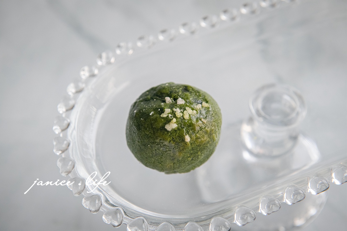 Tu's Town Pâtisserie 兔思糖法式甜點 高雄市苓雅區家齊路29號 翠・抹月果詠 抹茶禮盒 抹茶控 抹茶蜜桃冰皮月餅 抹茶開心果桃山 初檸抹韻大福 翠抹鳳金月酥 深綠抹茶蛋黃酥 中秋禮盒推薦 潔妮食旅生活 抹茶甜點 抹茶 抹茶控