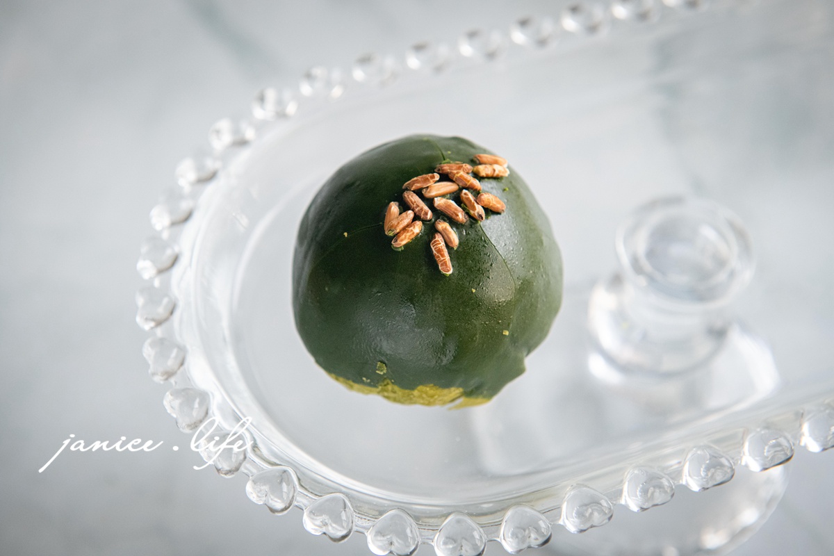 Tu's Town Pâtisserie 兔思糖法式甜點 高雄市苓雅區家齊路29號 翠・抹月果詠 抹茶禮盒 抹茶控 抹茶蜜桃冰皮月餅 抹茶開心果桃山 初檸抹韻大福 翠抹鳳金月酥 深綠抹茶蛋黃酥 中秋禮盒推薦 潔妮食旅生活 抹茶甜點 抹茶 抹茶控