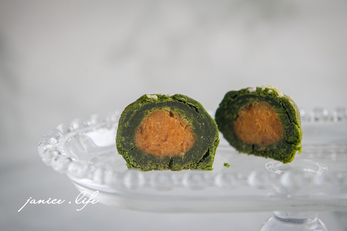 Tu's Town Pâtisserie 兔思糖法式甜點 高雄市苓雅區家齊路29號 翠・抹月果詠 抹茶禮盒 抹茶控 抹茶蜜桃冰皮月餅 抹茶開心果桃山 初檸抹韻大福 翠抹鳳金月酥 深綠抹茶蛋黃酥 中秋禮盒推薦 潔妮食旅生活 抹茶甜點 抹茶 抹茶控