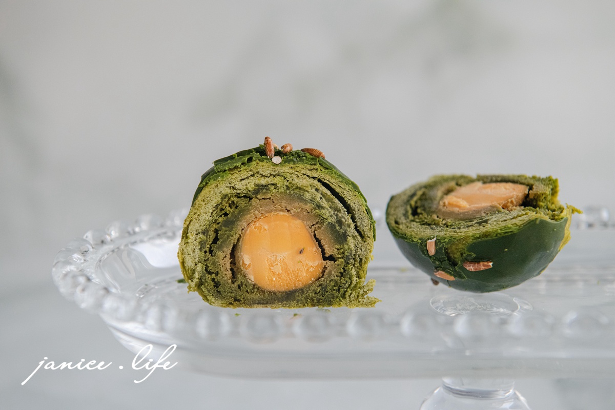 Tu's Town Pâtisserie 兔思糖法式甜點 高雄市苓雅區家齊路29號 翠・抹月果詠 抹茶禮盒 抹茶控 抹茶蜜桃冰皮月餅 抹茶開心果桃山 初檸抹韻大福 翠抹鳳金月酥 深綠抹茶蛋黃酥 中秋禮盒推薦 潔妮食旅生活 抹茶甜點 抹茶 抹茶控