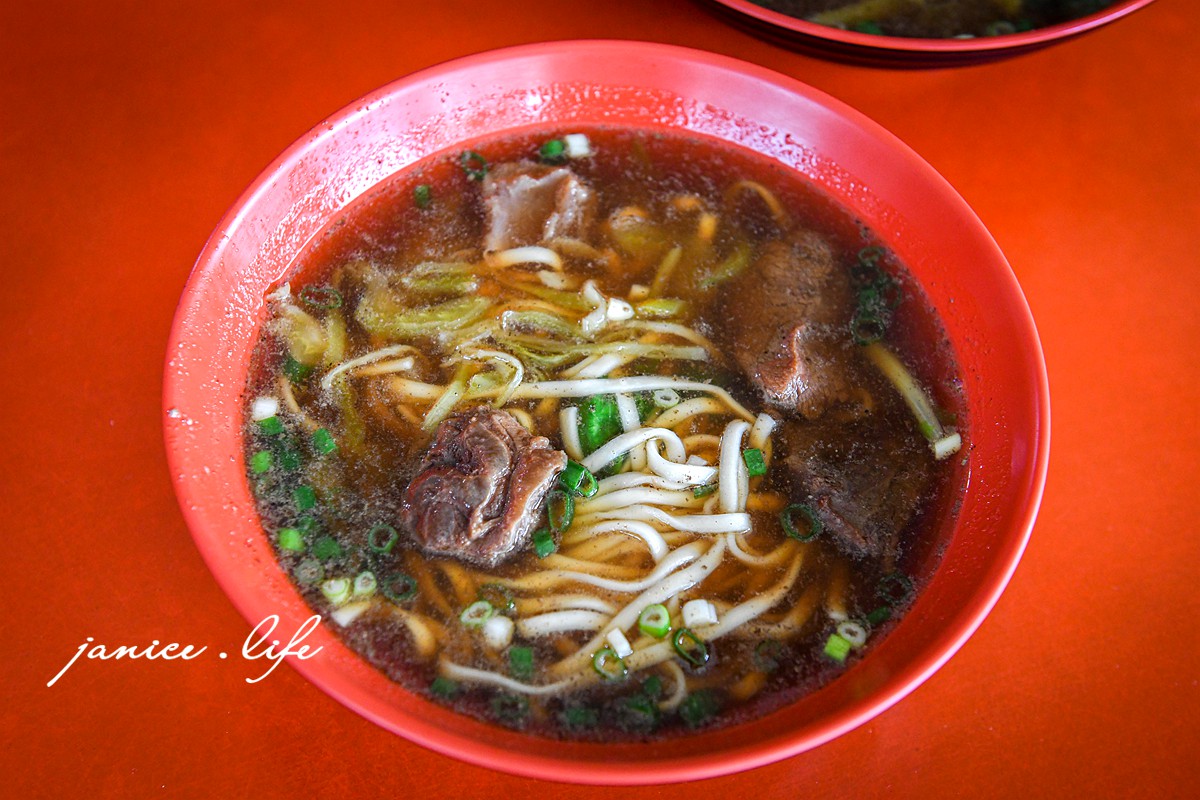 屏東美食 屏東佳冬美食 阿娟牛肉店 屏東牛肉麵 屏東縣佳冬鄉大豐路746之1號 牛肉麵 牛雜麵 炒牛雜 阿娟牛肉店停車 阿娟牛肉店位置 阿娟牛肉店菜單 潔妮食旅生活