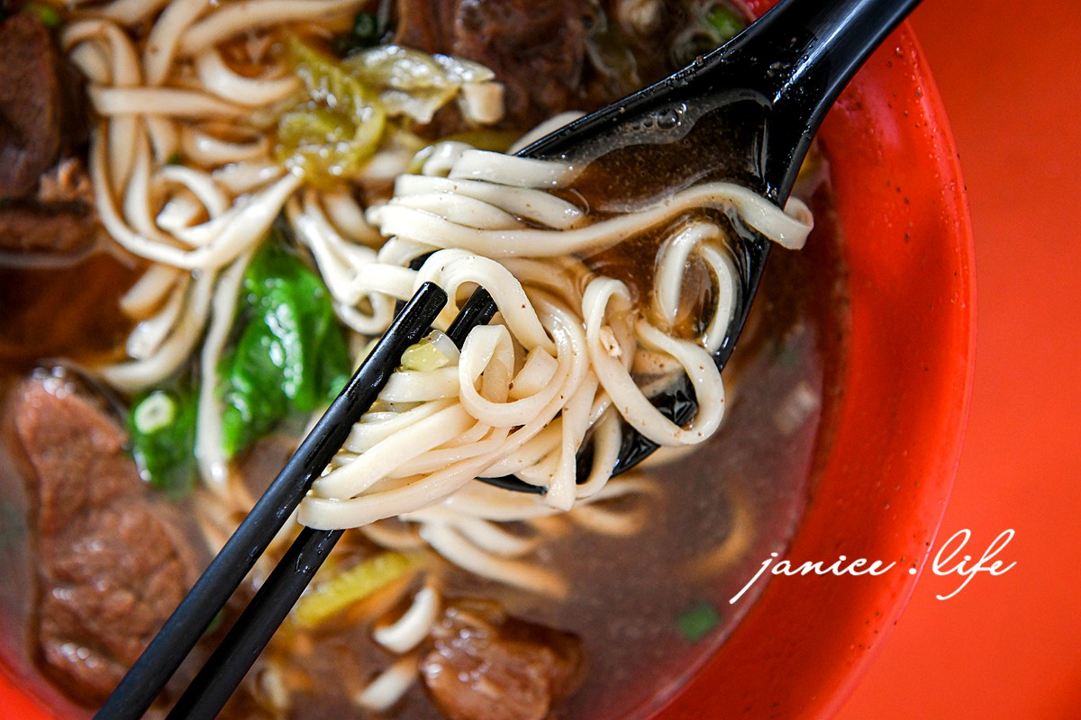 屏東美食 屏東佳冬美食 阿娟牛肉店 屏東牛肉麵 屏東縣佳冬鄉大豐路746之1號 牛肉麵 牛雜麵 炒牛雜 阿娟牛肉店停車 阿娟牛肉店位置 阿娟牛肉店菜單 潔妮食旅生活