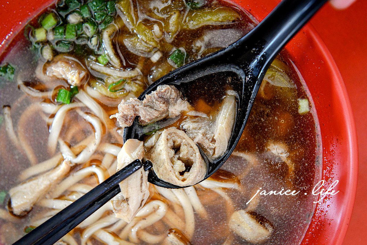 屏東美食 屏東佳冬美食 阿娟牛肉店 屏東牛肉麵 屏東縣佳冬鄉大豐路746之1號 牛肉麵 牛雜麵 炒牛雜 阿娟牛肉店停車 阿娟牛肉店位置 阿娟牛肉店菜單 潔妮食旅生活