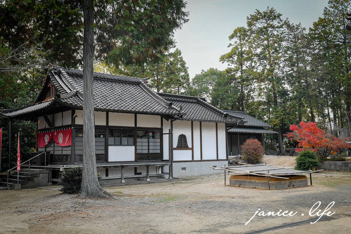 日本自由行 日本自駕 四國自由行 四國自駕 日本四國行程規劃 潔妮食旅生活 日本四國景點推薦 日本四國美食餐廳推薦 日本四國住宿飯店 日本四國租車 日本四國網路 日本岡山龍泉寺 岡山市北区下足守９００ 最上本山御瀧龍泉寺 龍泉寺御朱印 https://ryusenji.jpn.org/ 日本岡山賞楓 日本賞楓勝地 龍泉寺停車 龍泉寺賞楓