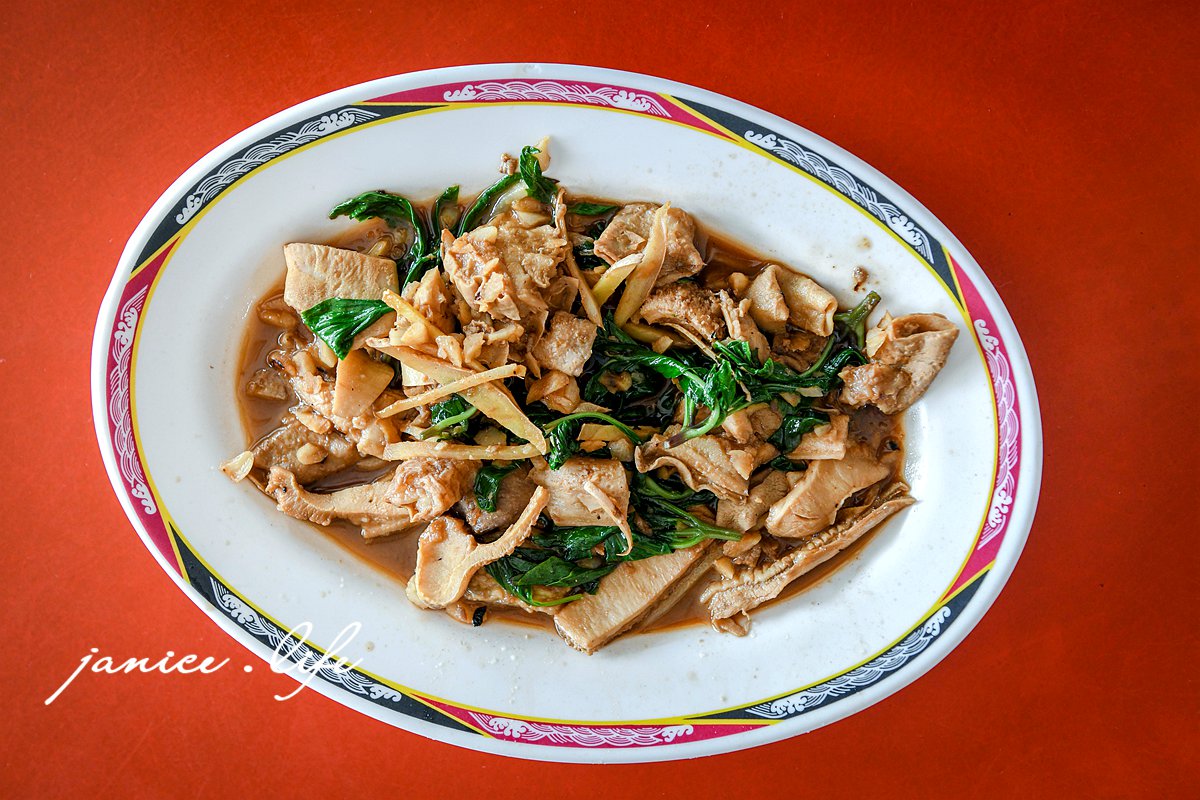 屏東美食 屏東佳冬美食 阿娟牛肉店 屏東牛肉麵 屏東縣佳冬鄉大豐路746之1號 牛肉麵 牛雜麵 炒牛雜 阿娟牛肉店停車 阿娟牛肉店位置 阿娟牛肉店菜單 潔妮食旅生活