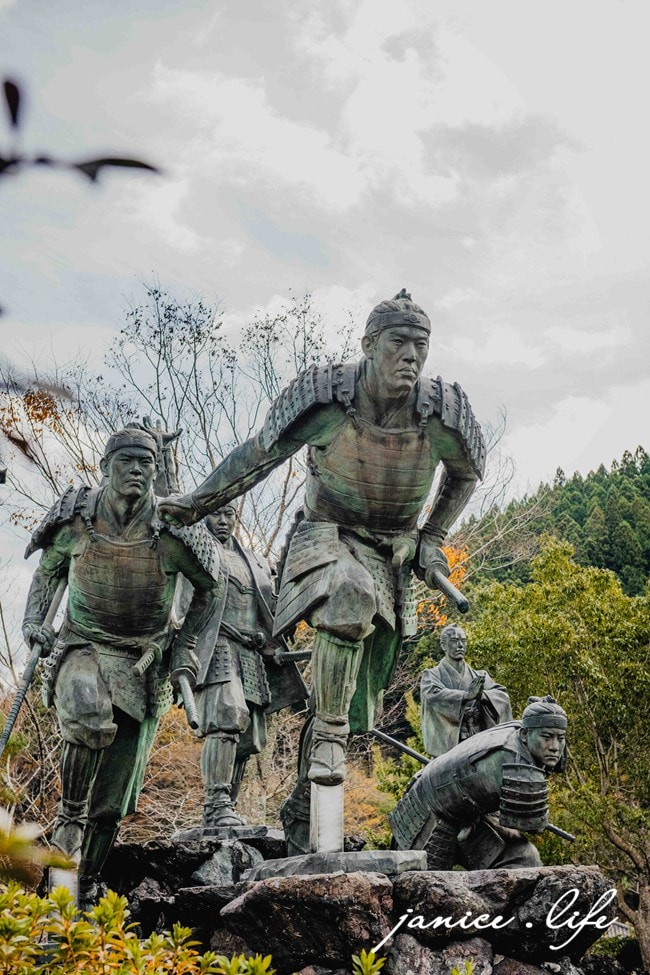 日本自由行 日本自駕 四國自由行 四國自駕 日本四國行程規劃 潔妮食旅生活 日本四國景點推薦 日本四國美食餐廳推薦 日本四國住宿飯店 維新の門群像