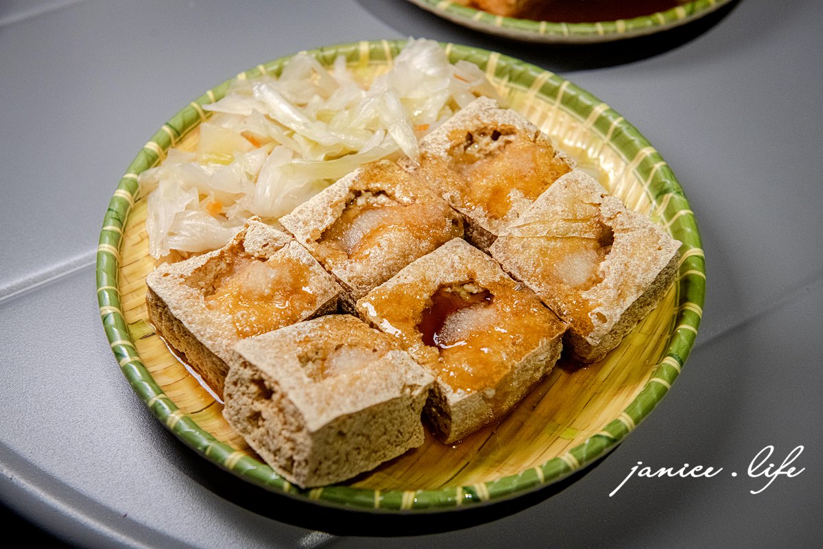 宜蘭冬山美食 刀山臭豆腐 宜蘭縣冬山鄉鹿得路113號 宜蘭臭豆腐 刀山臭豆腐菜單 刀山臭豆腐停車 潔妮食旅生活 宜蘭旅遊 宜蘭美食 宜蘭推薦美食 快意武蝦 椒龍紅茶 刀山派大份 白葡萄鳳梨泡菜