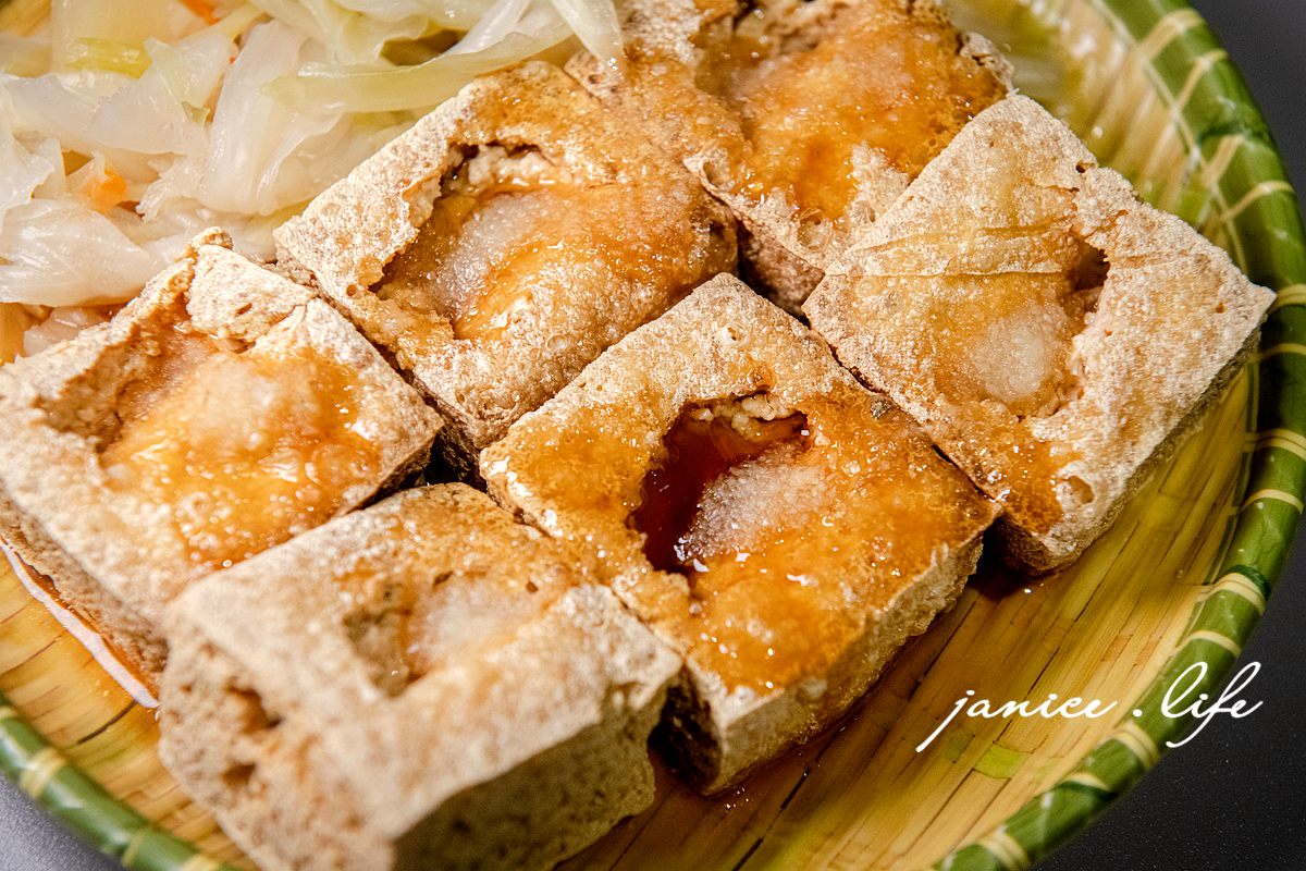 宜蘭冬山美食|刀山臭豆腐|外酥內嫩+酸甜爽脆泡菜|梅花湖旁特色小吃 - 第15張圖 宜蘭冬山美食 刀山臭豆腐 宜蘭縣冬山鄉鹿得路113號 宜蘭臭豆腐 刀山臭豆腐菜單 刀山臭豆腐停車 潔妮食旅生活 宜蘭旅遊 宜蘭美食 宜蘭推薦美食 快意武蝦 椒龍紅茶 刀山派大份 白葡萄鳳梨泡菜