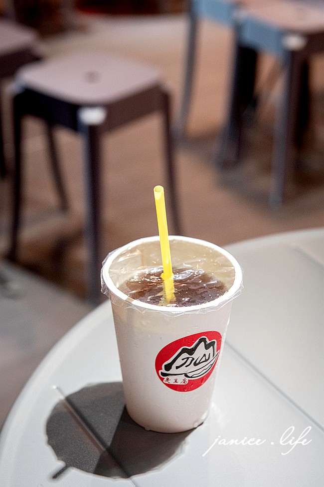 宜蘭冬山美食|刀山臭豆腐|外酥內嫩+酸甜爽脆泡菜|梅花湖旁特色小吃 - 第20張圖 宜蘭冬山美食 刀山臭豆腐 宜蘭縣冬山鄉鹿得路113號 宜蘭臭豆腐 刀山臭豆腐菜單 刀山臭豆腐停車 潔妮食旅生活 宜蘭旅遊 宜蘭美食 宜蘭推薦美食 快意武蝦 椒龍紅茶 刀山派大份 白葡萄鳳梨泡菜