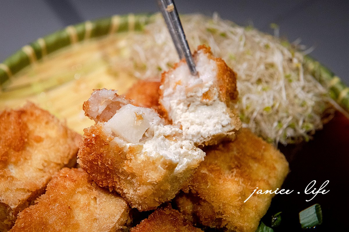 宜蘭冬山美食 刀山臭豆腐 宜蘭縣冬山鄉鹿得路113號 宜蘭臭豆腐 刀山臭豆腐菜單 刀山臭豆腐停車 潔妮食旅生活 宜蘭旅遊 宜蘭美食 宜蘭推薦美食 快意武蝦 椒龍紅茶 刀山派大份 白葡萄鳳梨泡菜