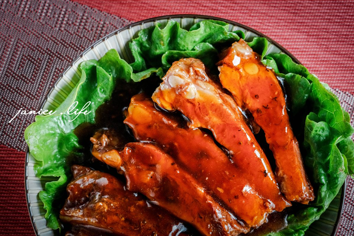 2026 宅配年菜推薦|i3Fresh愛上新鮮 X 吳秉承師傅精選十菜|簡單加熱快速搞定豪華年夜飯 - 第18張圖 2026年菜 i3Fresh愛上新鮮 吳秉承師傅精選十菜 承運鴻福賀歲宴 宅配美食 宅配年菜 冷凍年菜宅配到家 過年圍爐 年夜飯 年菜預購 2026年菜推薦 潔妮食旅生活 年菜預訂 年菜推薦 加熱即食 老滷醬燒豬肋排