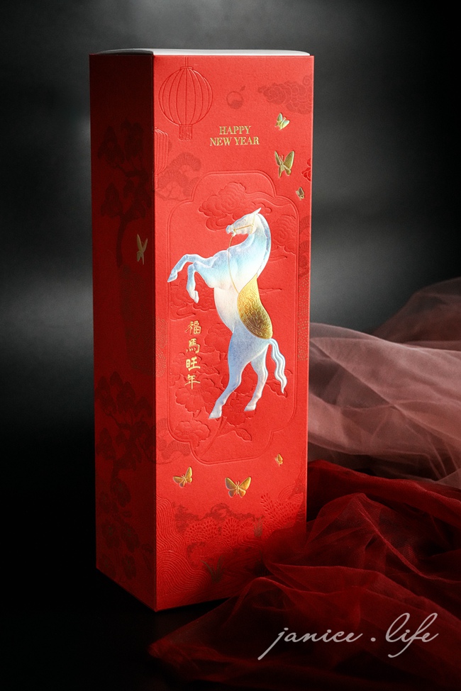 過年禮盒推薦 新年禮盒 年節禮盒推薦 馬年禮盒 城市好酒 City9 Spirits & Wines Store 城市好酒禮盒 馬年限定酒 員工新年禮物 城市好酒馬上旺旺蘋安新春禮盒 城市好酒瑬金珠寶紅酒寶馬禮盒 禮盒開箱 美酒推薦 紅酒推薦 潔妮食旅生活 https://city9.tw/ 臺南市安平區建平十二街65號