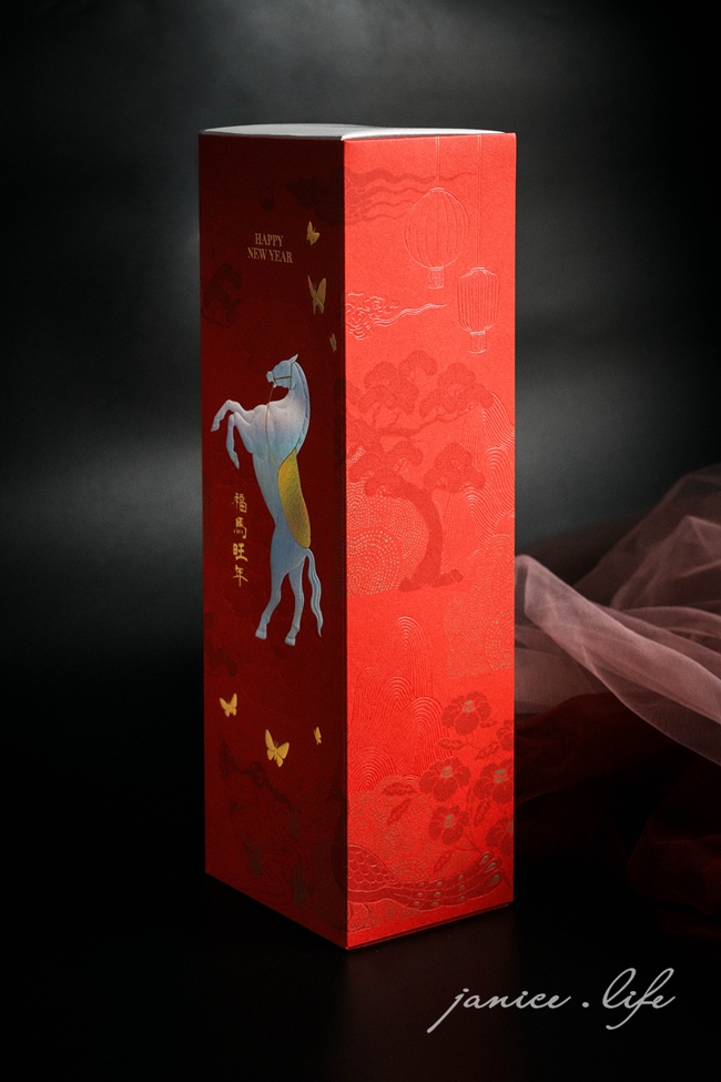 過年禮盒推薦 新年禮盒 年節禮盒推薦 馬年禮盒 城市好酒 City9 Spirits & Wines Store 城市好酒禮盒 馬年限定酒 員工新年禮物 城市好酒馬上旺旺蘋安新春禮盒 城市好酒瑬金珠寶紅酒寶馬禮盒 禮盒開箱 美酒推薦 紅酒推薦 潔妮食旅生活 https://city9.tw/ 臺南市安平區建平十二街65號