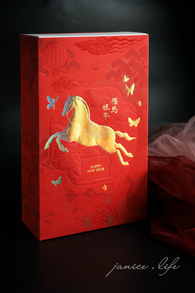 過年禮盒推薦 新年禮盒 年節禮盒推薦 馬年禮盒 城市好酒 City9 Spirits & Wines Store 城市好酒禮盒 馬年限定酒 員工新年禮物 城市好酒馬上旺旺蘋安新春禮盒 城市好酒瑬金珠寶紅酒寶馬禮盒 禮盒開箱 美酒推薦 紅酒推薦 潔妮食旅生活 https://city9.tw/ 臺南市安平區建平十二街65號