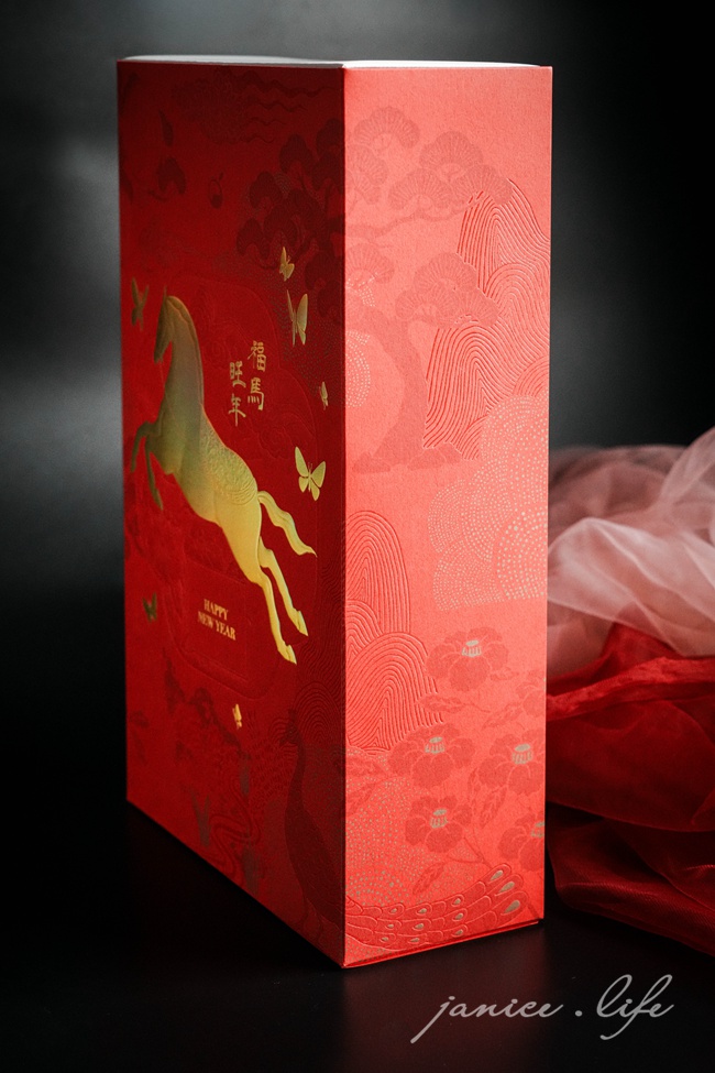 過年禮盒推薦 新年禮盒 年節禮盒推薦 馬年禮盒 城市好酒 City9 Spirits & Wines Store 城市好酒禮盒 馬年限定酒 員工新年禮物 城市好酒馬上旺旺蘋安新春禮盒 城市好酒瑬金珠寶紅酒寶馬禮盒 禮盒開箱 美酒推薦 紅酒推薦 潔妮食旅生活 https://city9.tw/ 臺南市安平區建平十二街65號