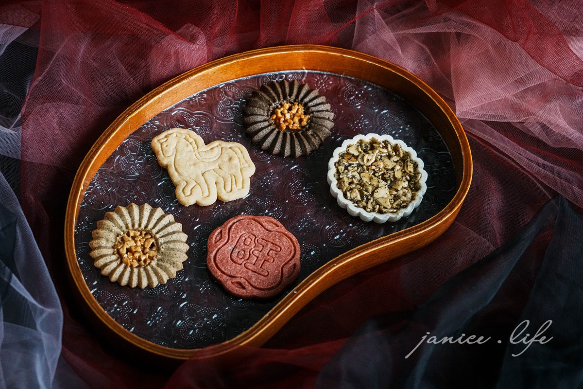 過年禮盒推薦 新年禮盒 年節禮盒推薦 馬年禮盒 城市好酒 City9 Spirits & Wines Store 城市好酒禮盒 馬年限定酒 員工新年禮物 城市好酒馬上旺旺蘋安新春禮盒 城市好酒瑬金珠寶紅酒寶馬禮盒 禮盒開箱 美酒推薦 紅酒推薦 潔妮食旅生活 https://city9.tw/ 臺南市安平區建平十二街65號