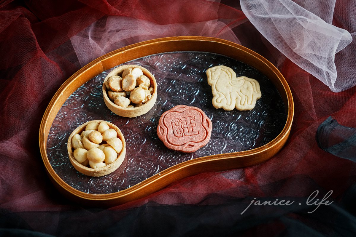 過年禮盒推薦 新年禮盒 年節禮盒推薦 馬年禮盒 城市好酒 City9 Spirits & Wines Store 城市好酒禮盒 馬年限定酒 員工新年禮物 城市好酒馬上旺旺蘋安新春禮盒 城市好酒瑬金珠寶紅酒寶馬禮盒 禮盒開箱 美酒推薦 紅酒推薦 潔妮食旅生活 https://city9.tw/ 臺南市安平區建平十二街65號