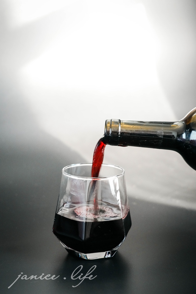 過年禮盒推薦 新年禮盒 年節禮盒推薦 馬年禮盒 城市好酒 City9 Spirits & Wines Store 城市好酒禮盒 馬年限定酒 員工新年禮物 城市好酒馬上旺旺蘋安新春禮盒 城市好酒瑬金珠寶紅酒寶馬禮盒 禮盒開箱 美酒推薦 紅酒推薦 潔妮食旅生活 https://city9.tw/ 臺南市安平區建平十二街65號