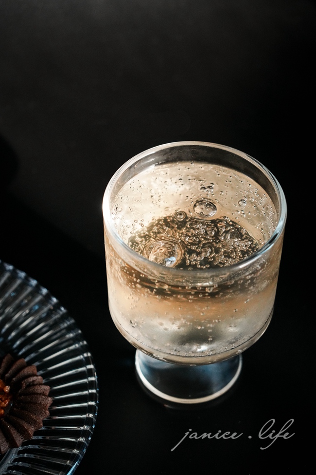 過年禮盒推薦 新年禮盒 年節禮盒推薦 馬年禮盒 城市好酒 City9 Spirits & Wines Store 城市好酒禮盒 馬年限定酒 員工新年禮物 城市好酒馬上旺旺蘋安新春禮盒 城市好酒瑬金珠寶紅酒寶馬禮盒 禮盒開箱 美酒推薦 紅酒推薦 潔妮食旅生活 https://city9.tw/ 臺南市安平區建平十二街65號