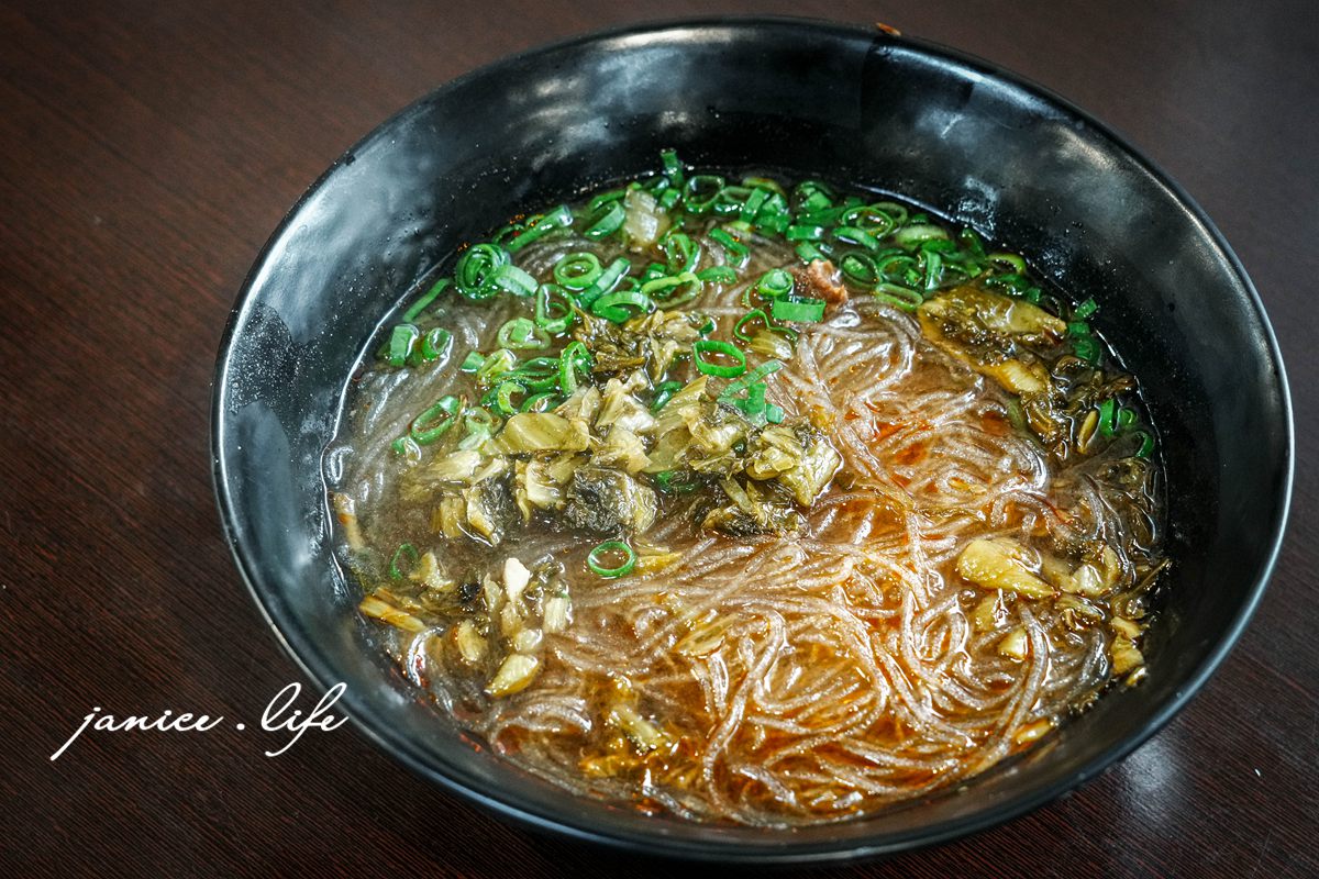 大溪推薦美食 大溪排隊美食 大溪美食 大溪麵食 北方麵食推薦 二畝園麵館 二畝園麵館停車 二畝園麵館菜單 桃園市大溪區員林路三段202號 潔妮食旅生活 033909470 刀削麵 木須炒麵 牛肉麵 蒸餃 捲餅