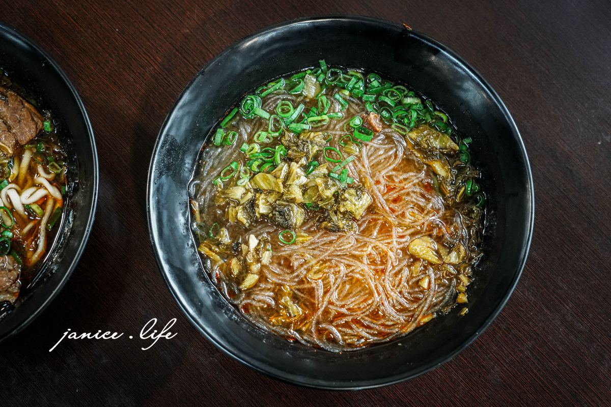 大溪美食|二畝園麵館|排隊也願意的超人氣北方麵食館|木須炒麵.牛肉蒸餃.牛肉麵 - 第9張圖 大溪推薦美食 大溪排隊美食 大溪美食 大溪麵食 北方麵食推薦 二畝園麵館 二畝園麵館停車 二畝園麵館菜單 桃園市大溪區員林路三段202號 潔妮食旅生活 033909470 刀削麵 木須炒麵 牛肉麵 蒸餃 捲餅