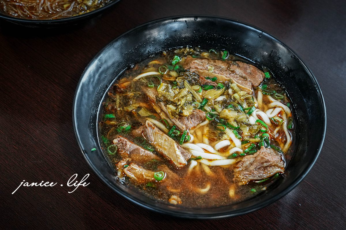 大溪推薦美食 大溪排隊美食 大溪美食 大溪麵食 北方麵食推薦 二畝園麵館 二畝園麵館停車 二畝園麵館菜單 桃園市大溪區員林路三段202號 潔妮食旅生活 033909470 刀削麵 木須炒麵 牛肉麵 蒸餃 捲餅