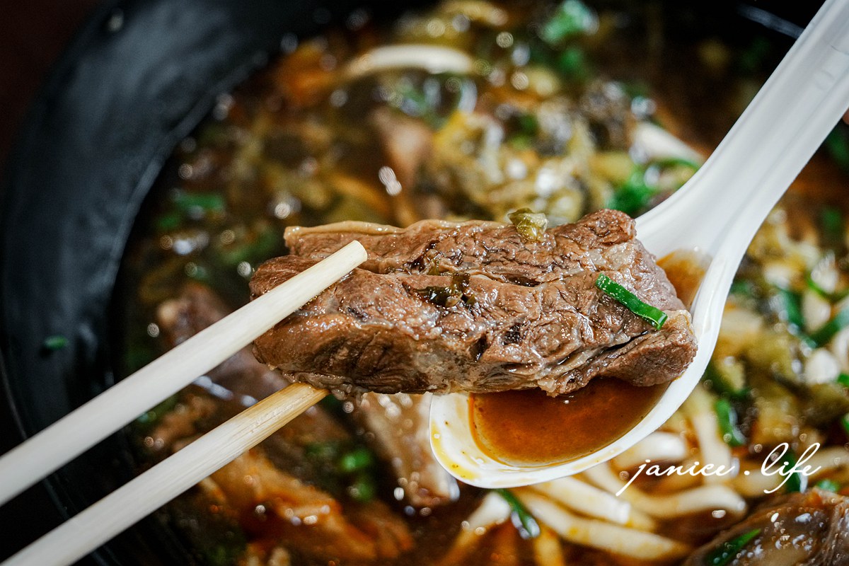 大溪推薦美食 大溪排隊美食 大溪美食 大溪麵食 北方麵食推薦 二畝園麵館 二畝園麵館停車 二畝園麵館菜單 桃園市大溪區員林路三段202號 潔妮食旅生活 033909470 刀削麵 木須炒麵 牛肉麵 蒸餃 捲餅