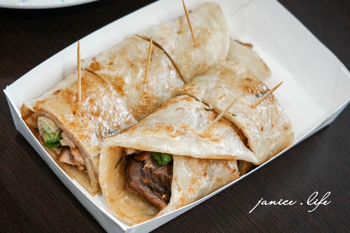 大溪推薦美食 大溪排隊美食 大溪美食 大溪麵食 北方麵食推薦 二畝園麵館 二畝園麵館停車 二畝園麵館菜單 桃園市大溪區員林路三段202號 潔妮食旅生活 033909470 刀削麵 木須炒麵 牛肉麵 蒸餃 捲餅