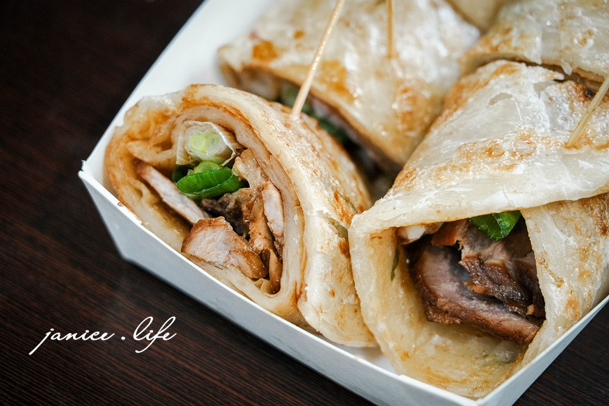 大溪美食|二畝園麵館|排隊也願意的超人氣北方麵食館|木須炒麵.牛肉蒸餃.牛肉麵 - 第17張圖 大溪推薦美食 大溪排隊美食 大溪美食 大溪麵食 北方麵食推薦 二畝園麵館 二畝園麵館停車 二畝園麵館菜單 桃園市大溪區員林路三段202號 潔妮食旅生活 033909470 刀削麵 木須炒麵 牛肉麵 蒸餃 捲餅