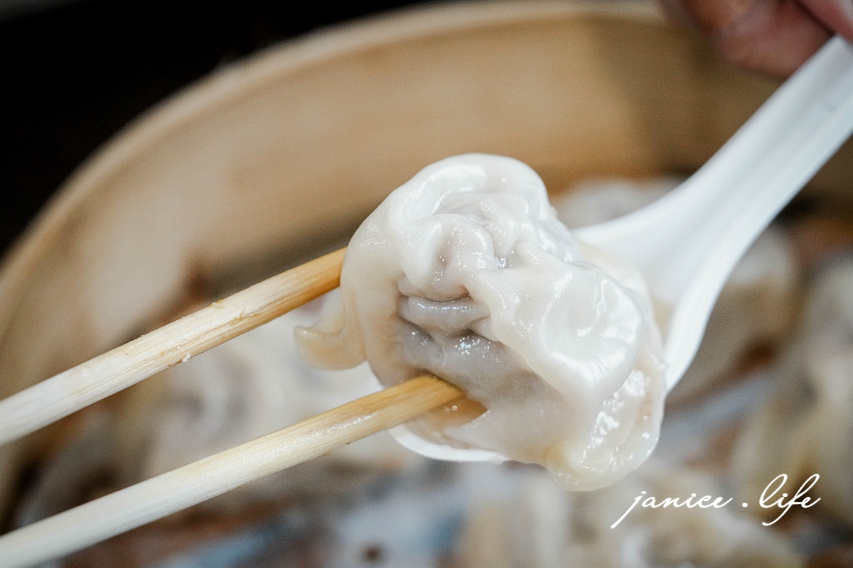 大溪推薦美食 大溪排隊美食 大溪美食 大溪麵食 北方麵食推薦 二畝園麵館 二畝園麵館停車 二畝園麵館菜單 桃園市大溪區員林路三段202號 潔妮食旅生活 033909470 刀削麵 木須炒麵 牛肉麵 蒸餃 捲餅