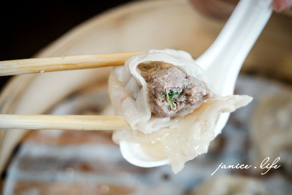 大溪美食|二畝園麵館|排隊也願意的超人氣北方麵食館|木須炒麵.牛肉蒸餃.牛肉麵 - 第21張圖 大溪推薦美食 大溪排隊美食 大溪美食 大溪麵食 北方麵食推薦 二畝園麵館 二畝園麵館停車 二畝園麵館菜單 桃園市大溪區員林路三段202號 潔妮食旅生活 033909470 刀削麵 木須炒麵 牛肉麵 蒸餃 捲餅