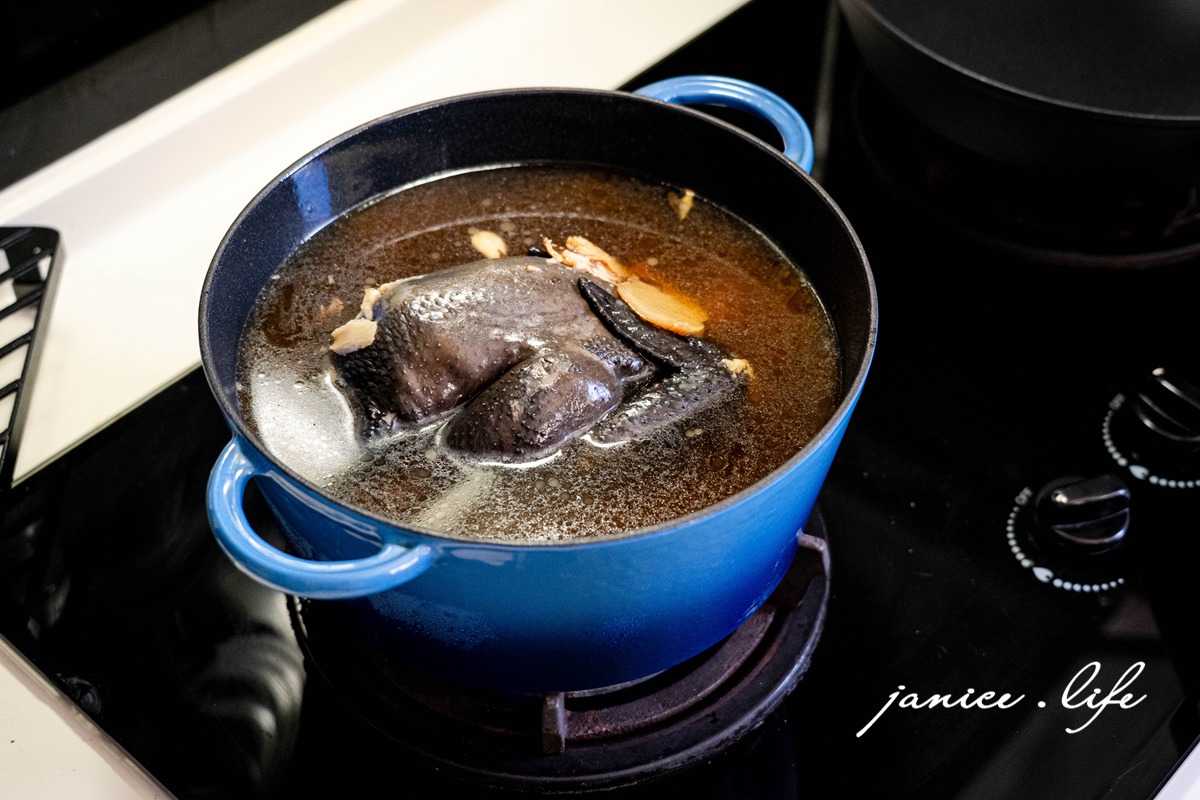 宅配美食 i3Fresh愛上新鮮 吳秉承師傅 黑蒜烏骨雞湯 即食料理包 加熱即食 潔妮食旅生活 下廚 冷凍即食包 冷凍美食 雞湯 冷凍雞湯 宅配年菜 