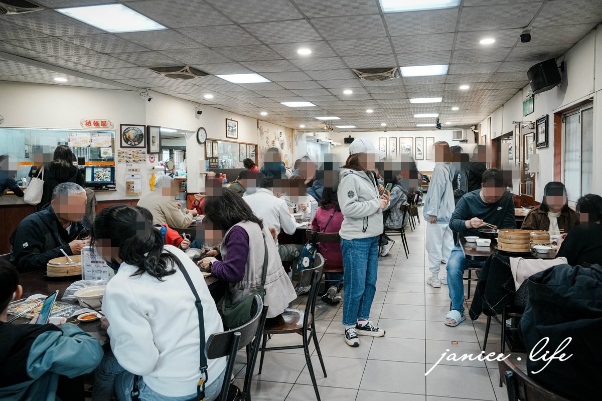 大溪美食|二畝園麵館|排隊也願意的超人氣北方麵食館|木須炒麵.牛肉蒸餃.牛肉麵 - 第4張圖 大溪推薦美食 大溪排隊美食 大溪美食 大溪麵食 北方麵食推薦 二畝園麵館 二畝園麵館停車 二畝園麵館菜單 桃園市大溪區員林路三段202號 潔妮食旅生活 033909470 刀削麵 木須炒麵 牛肉麵 蒸餃 捲餅
