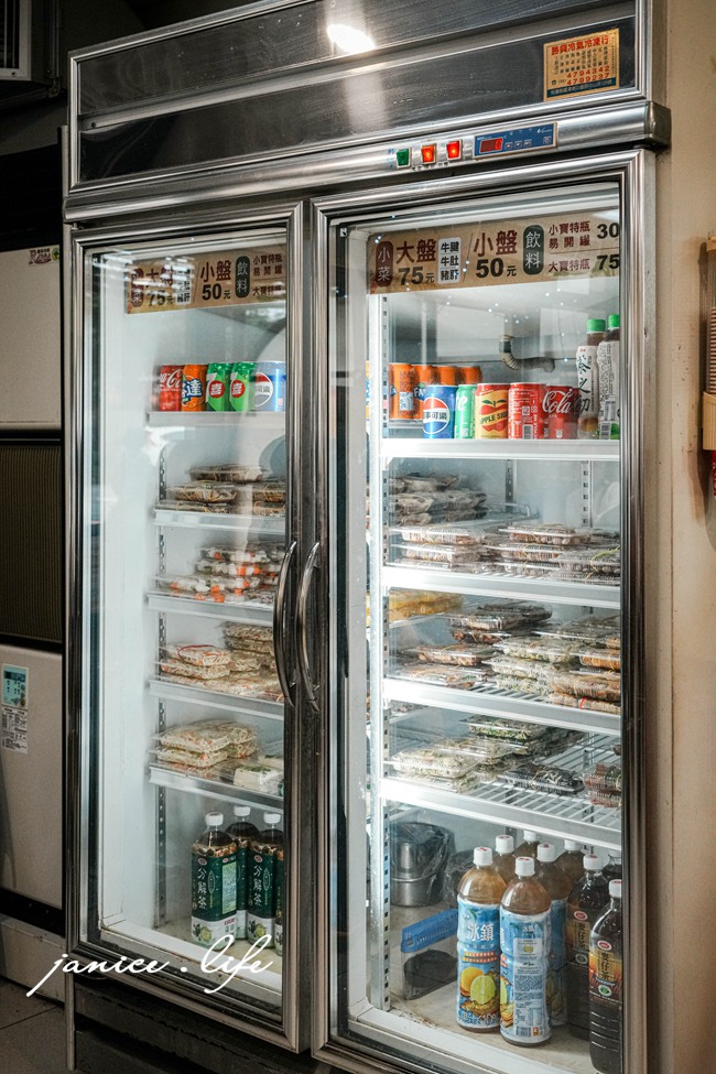 大溪美食|二畝園麵館|排隊也願意的超人氣北方麵食館|木須炒麵.牛肉蒸餃.牛肉麵 - 第5張圖 大溪推薦美食 大溪排隊美食 大溪美食 大溪麵食 北方麵食推薦 二畝園麵館 二畝園麵館停車 二畝園麵館菜單 桃園市大溪區員林路三段202號 潔妮食旅生活 033909470 刀削麵 木須炒麵 牛肉麵 蒸餃 捲餅