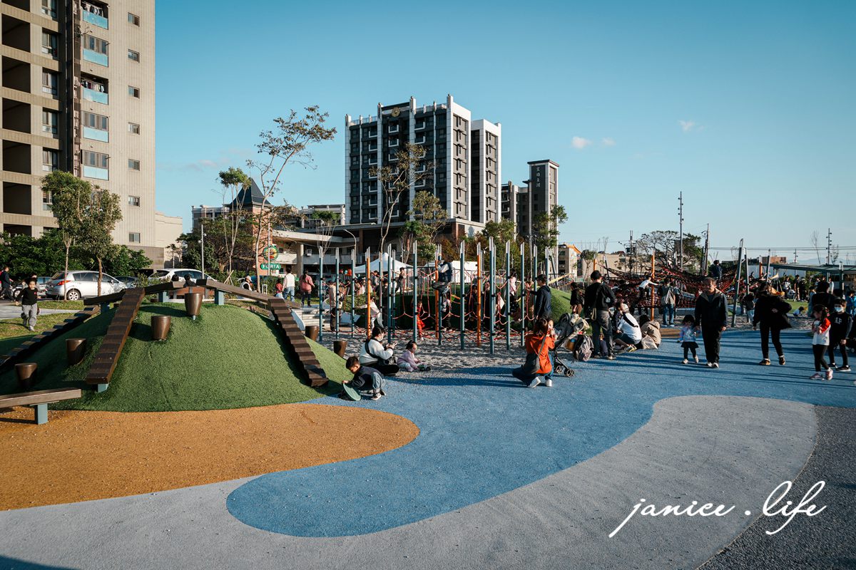 桃園親子公園|華興池生態埤塘公園|看飛機.兒童遊樂場.超美生態池與下沉式水岸步道 - 第30張圖 桃園親子公園 桃園親子景點 華興池生態埤塘公園 華興池生態埤塘公園停車 桃園旅遊 桃園景點 桃園大園 潔妮食旅生活 桃園看飛機