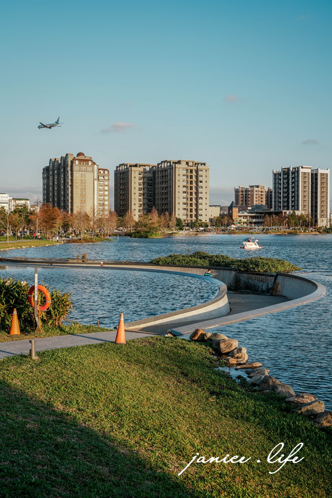 桃園親子公園 桃園親子景點 華興池生態埤塘公園 華興池生態埤塘公園停車 桃園旅遊 桃園景點 桃園大園 潔妮食旅生活 桃園看飛機