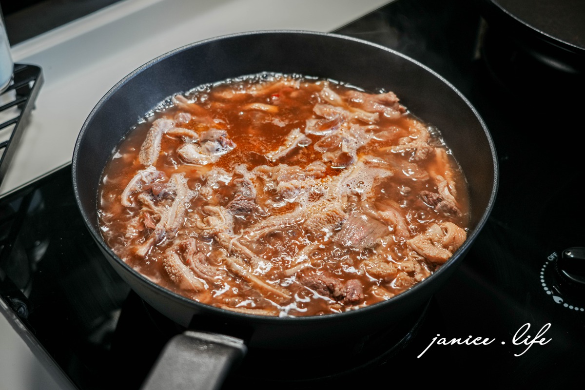 宅配美食 i3Fresh愛上新鮮 阿基師 牛三寶老饕牛肉爐 下廚 即食料理包推薦 宅配美食 宅配年菜 即食包 冷凍美食 料理包 潔妮食旅生活 年菜推薦 冷凍料理包