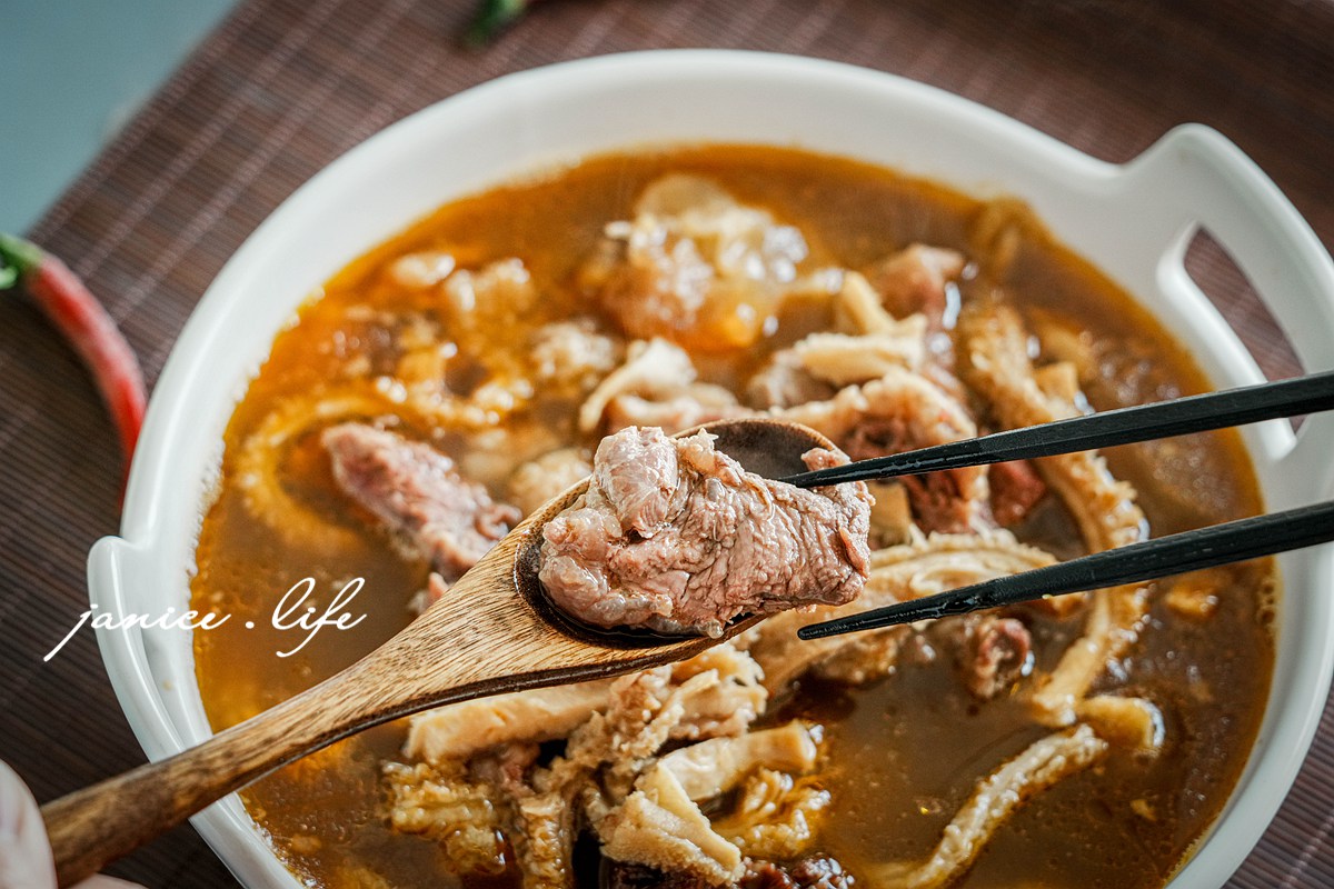 宅配美食 i3Fresh愛上新鮮 阿基師 牛三寶老饕牛肉爐 下廚 即食料理包推薦 宅配美食 宅配年菜 即食包 冷凍美食 料理包 潔妮食旅生活 年菜推薦 冷凍料理包