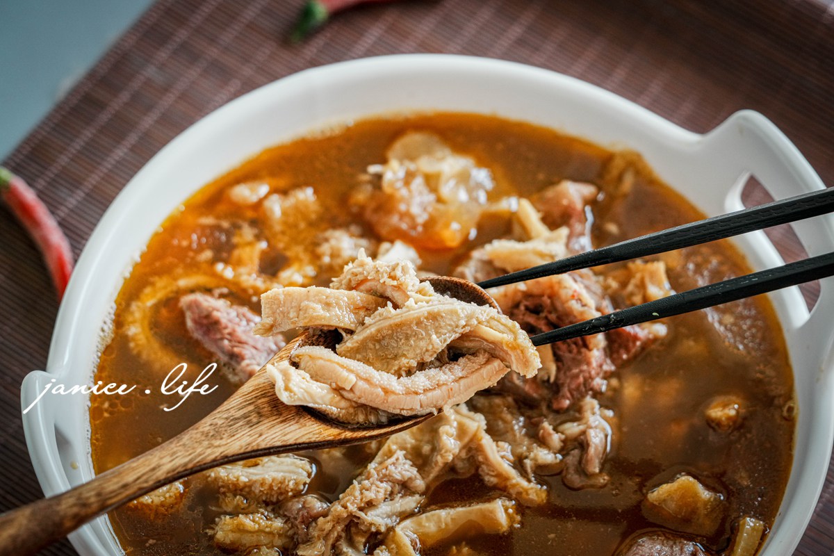 宅配美食 i3Fresh愛上新鮮 阿基師 牛三寶老饕牛肉爐 下廚 即食料理包推薦 宅配美食 宅配年菜 即食包 冷凍美食 料理包 潔妮食旅生活 年菜推薦 冷凍料理包