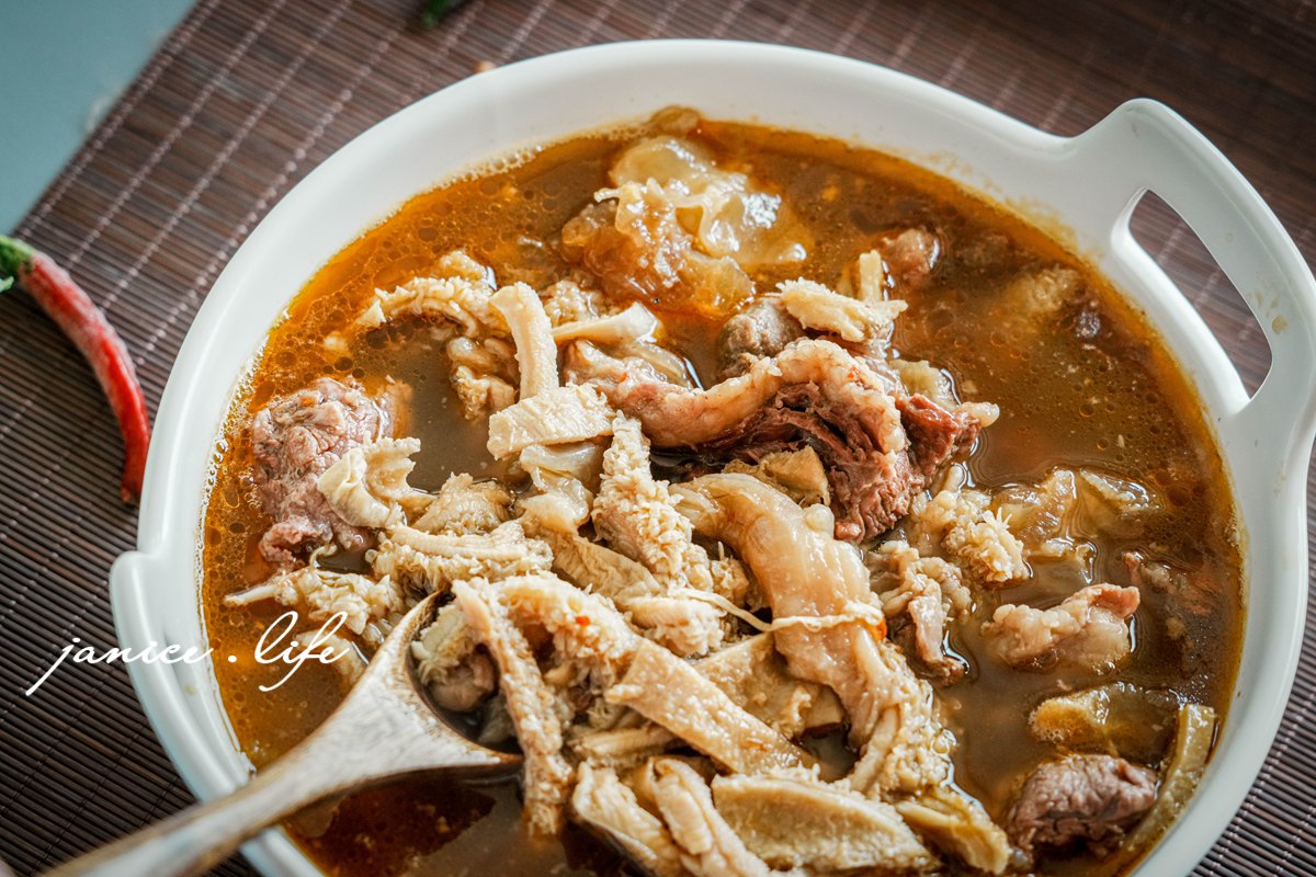 宅配美食 i3Fresh愛上新鮮 阿基師 牛三寶老饕牛肉爐 下廚 即食料理包推薦 宅配美食 宅配年菜 即食包 冷凍美食 料理包 潔妮食旅生活 年菜推薦 冷凍料理包