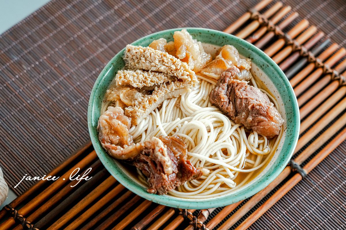 宅配美食 i3Fresh愛上新鮮 阿基師 牛三寶老饕牛肉爐 下廚 即食料理包推薦 宅配美食 宅配年菜 即食包 冷凍美食 料理包 潔妮食旅生活 年菜推薦 冷凍料理包