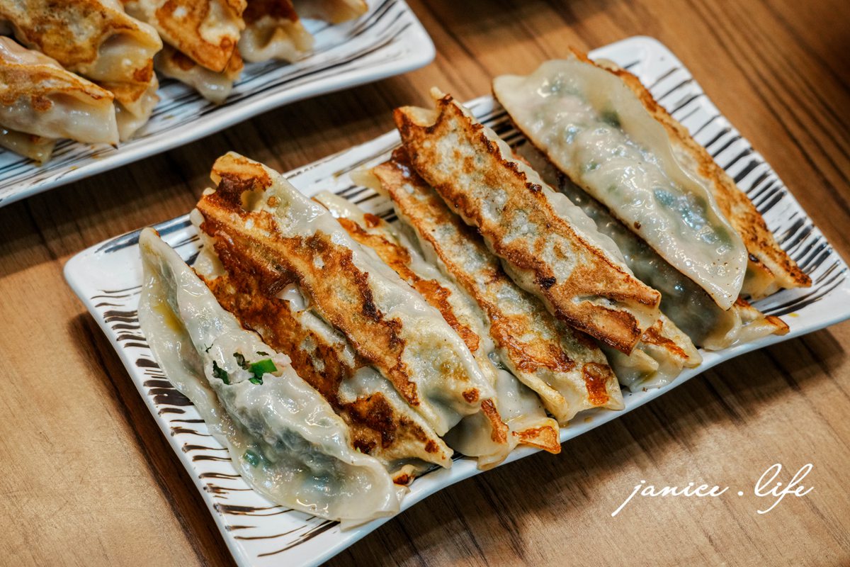 餃媽媽鍋貼水餃 桃園市大溪區埔頂路二段61之1號 大溪美食 溪旅遊 大溪水餃推薦 大溪好吃水餃 大溪好吃煎餃 潔妮食旅生活 大溪埔頂路美食 餃媽媽鍋貼水餃菜單